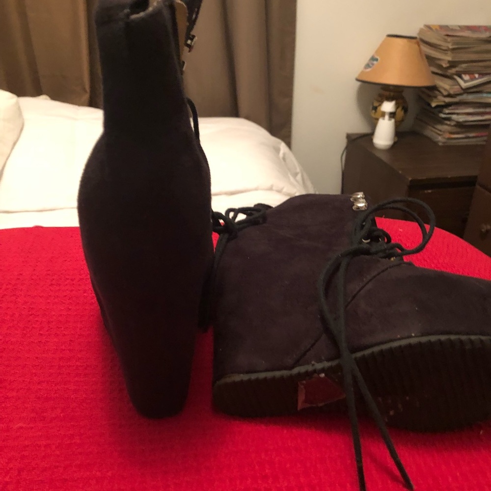 Wedged suede  boots